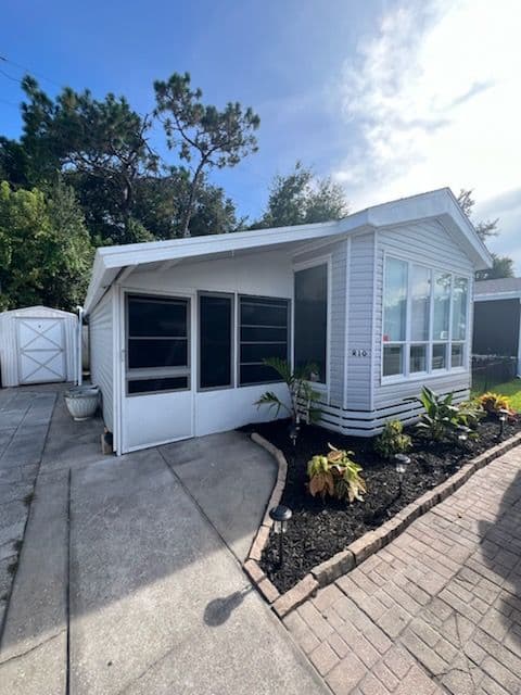 Gallery photos for Modern Mobile Home Transformation Delight: Image #2